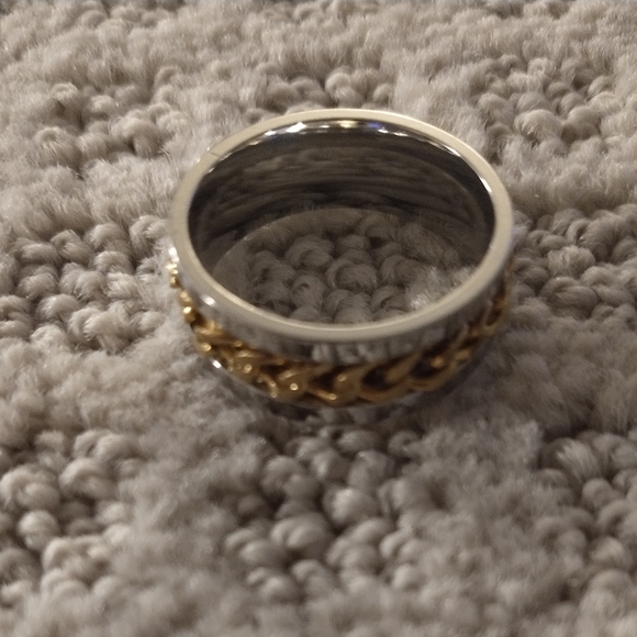 NIP  Men/women's fidget ring, silver and gold toned, size 9 - Picture 3 of 4